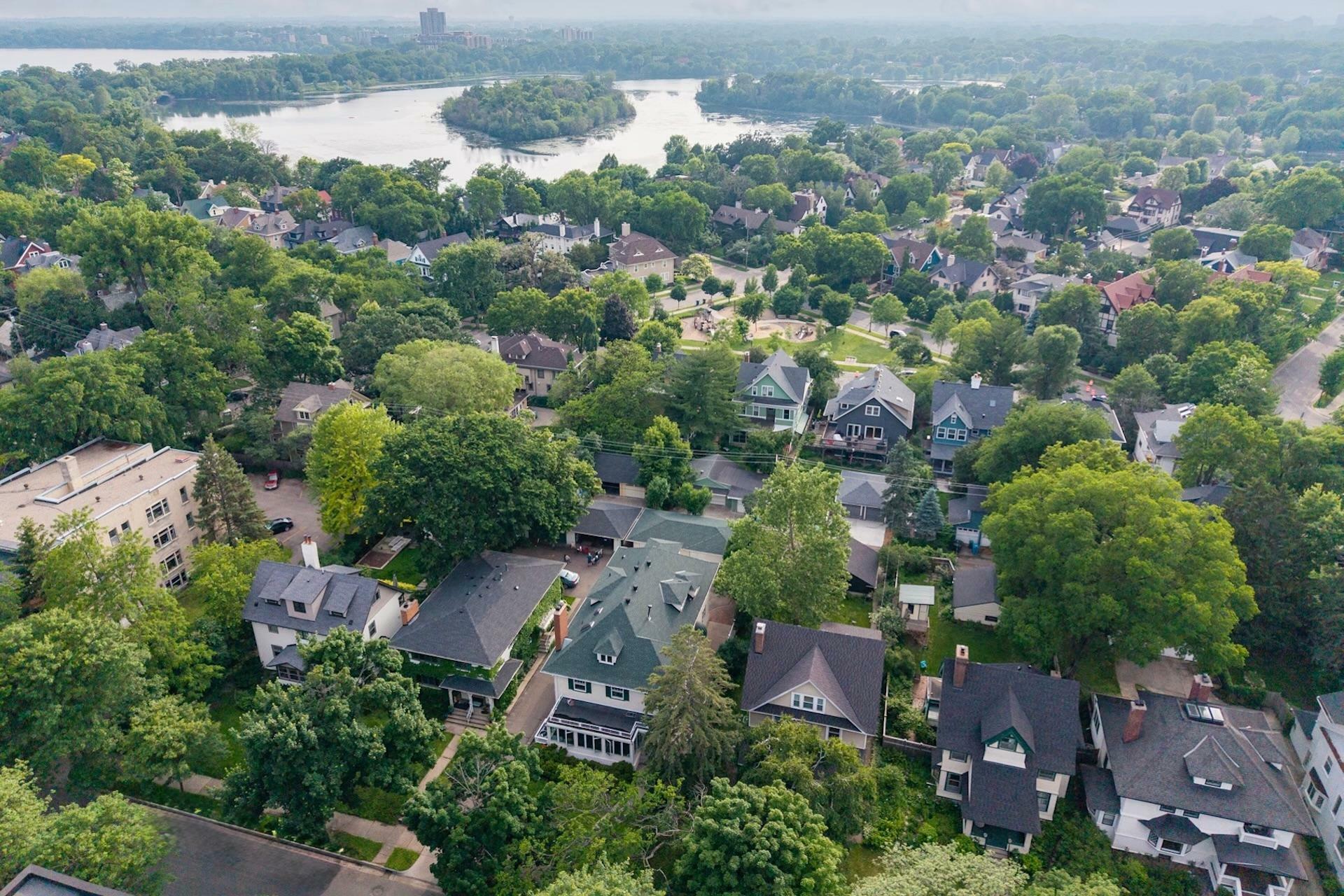 Property Photo: 2516 Humboldt Avenue S MN 55405