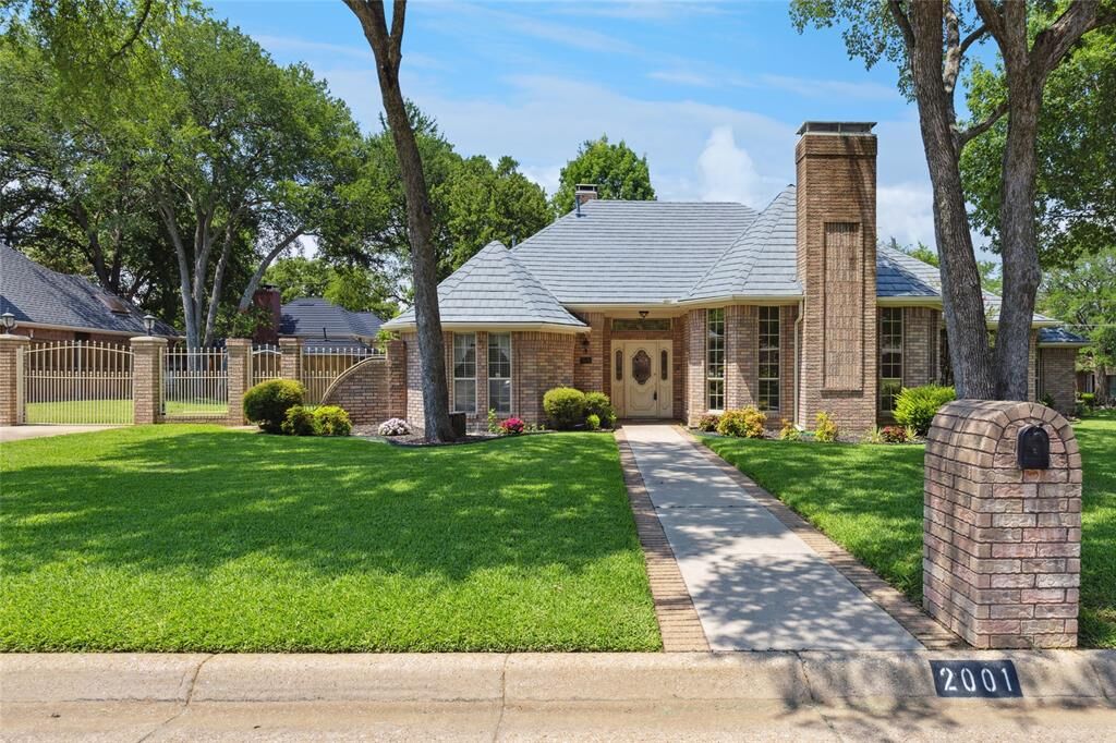 Property Photo:  2001 Thames Drive  TX 76017 