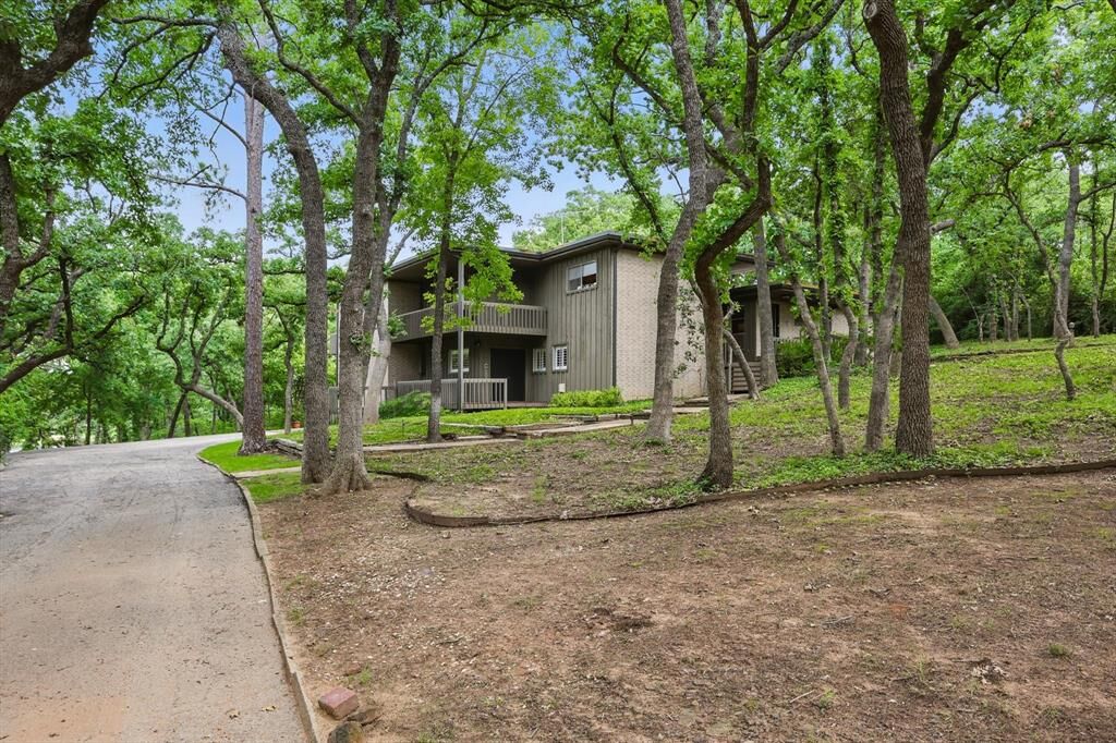 Property Photo: 3301 Santa Monica Drive TX 76205