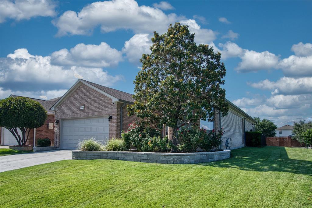 Property Photo: 12953 Hurricane Lane TX 76244