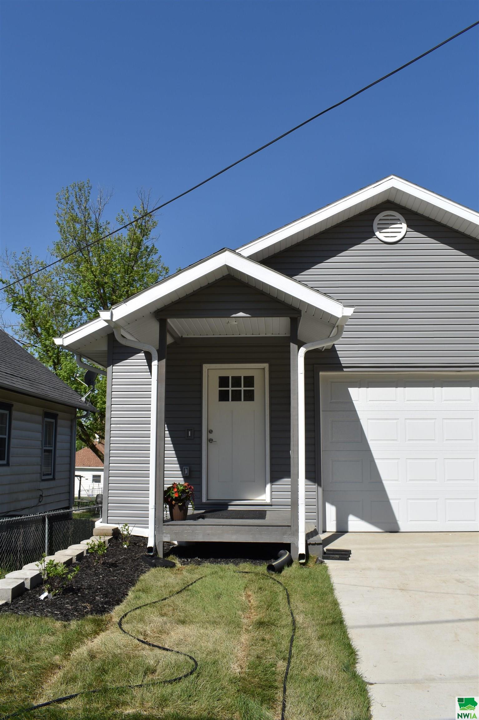 Property Photo: 1407 Rustin IA 51105