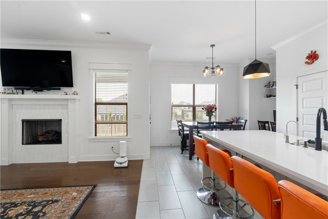 Property Photo: 1621 W Ella Place AR 72713