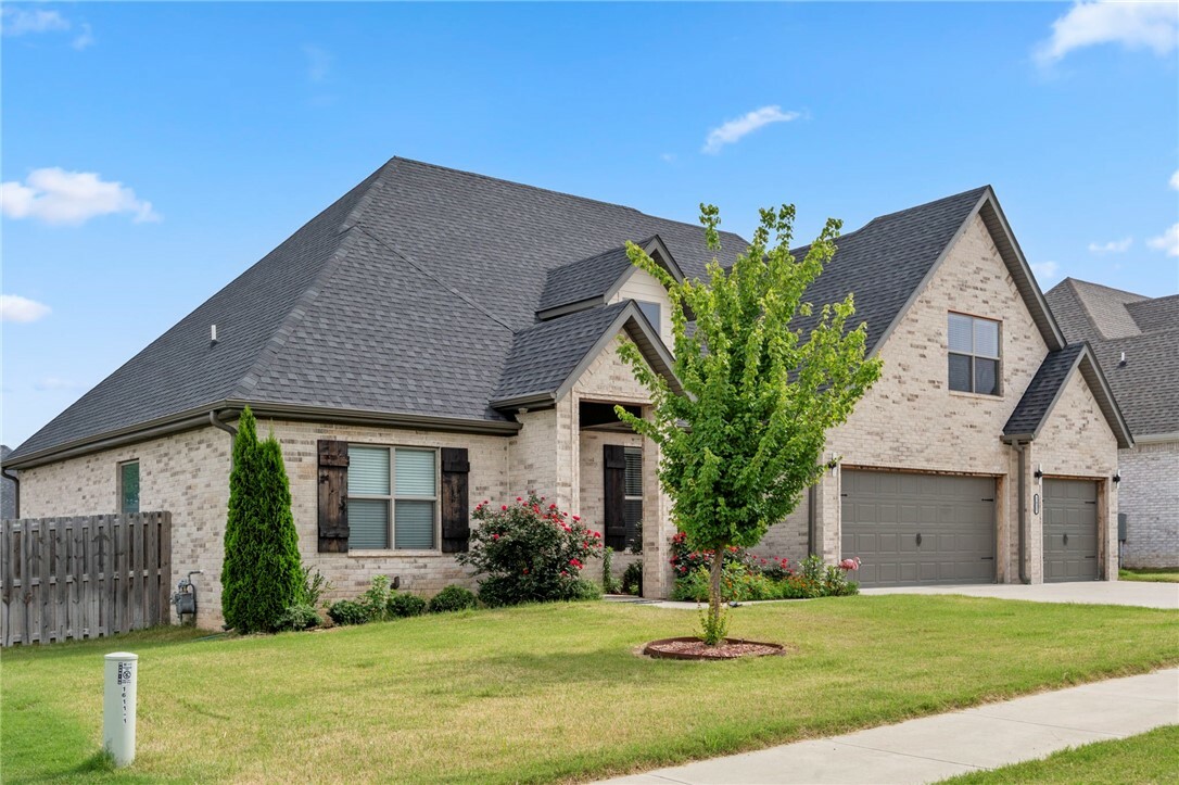 Property Photo: 1621 W Ella Place AR 72713