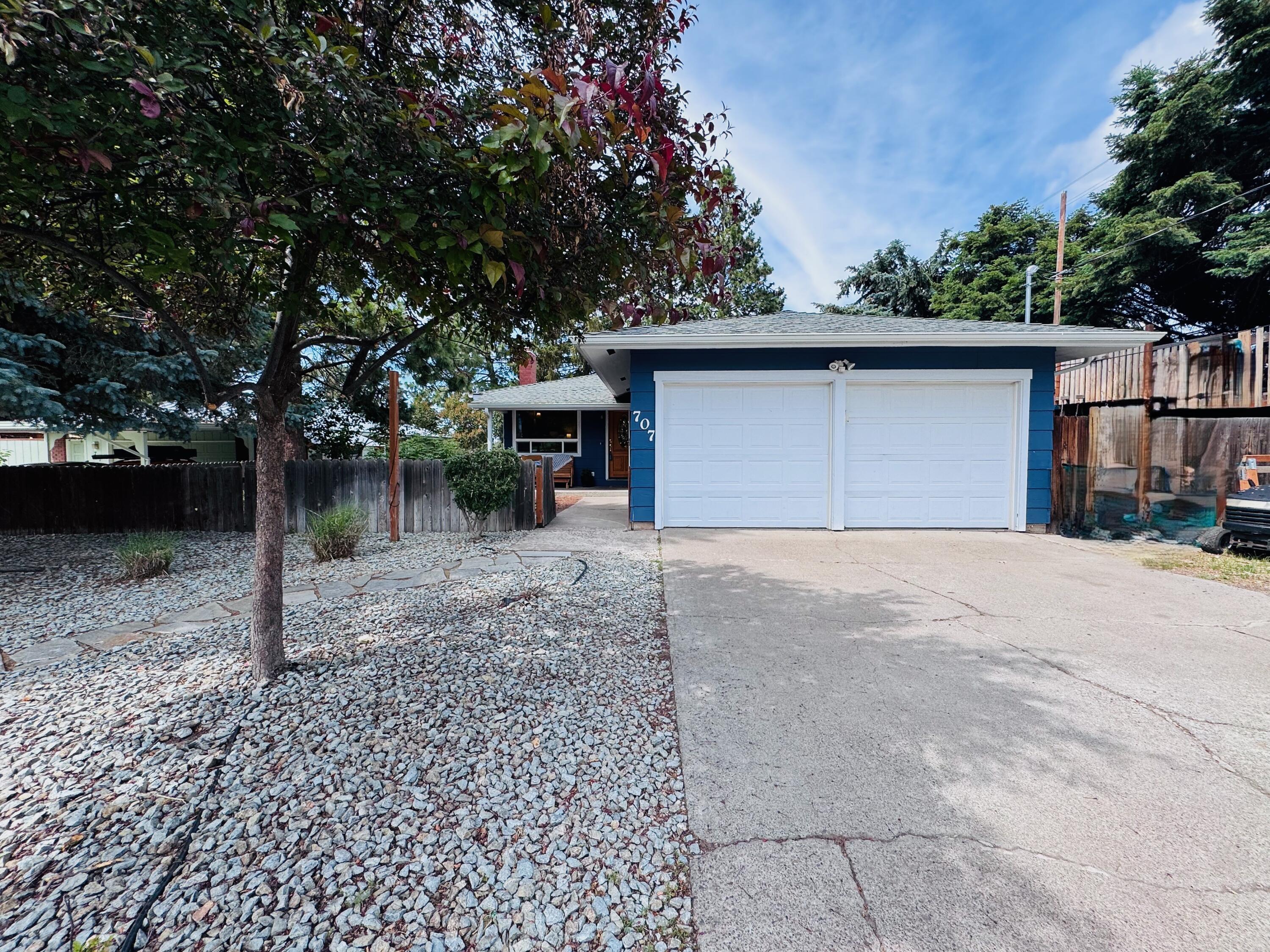 Property Photo: 707 W Oregon Avenue OR 97601