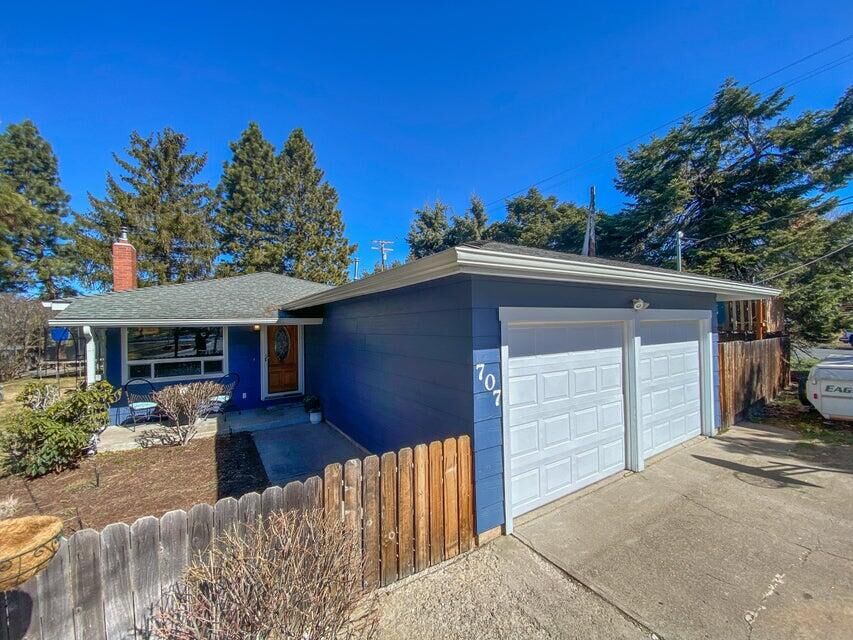 Property Photo: 707 W Oregon Avenue OR 97601