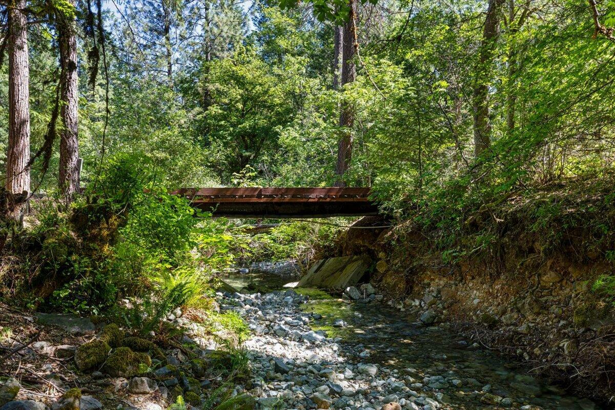 Property Photo: 8081 W Evans Creek Road OR 97537