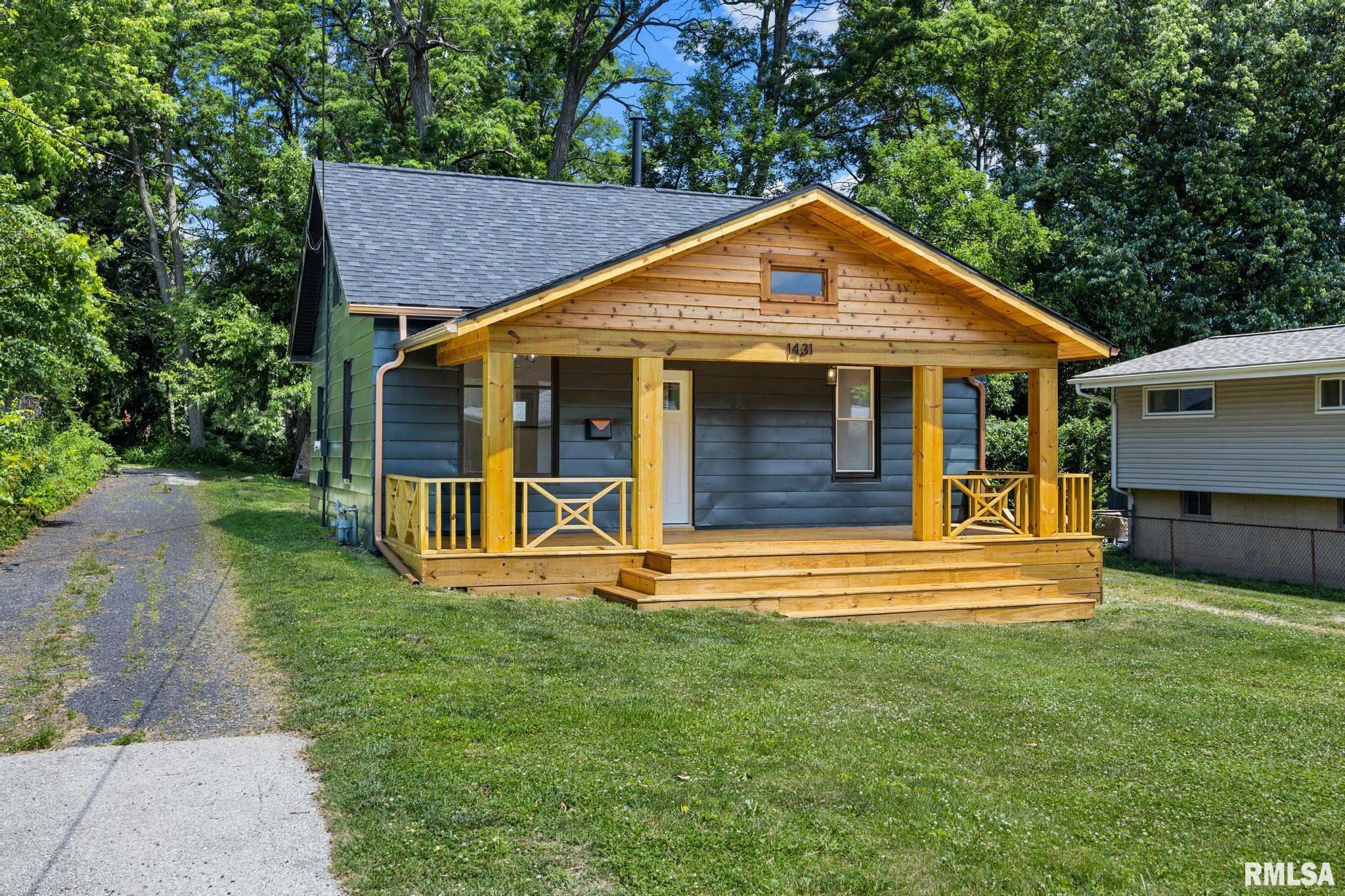 Property Photo: 1431 E Rouse Avenue IL 61614
