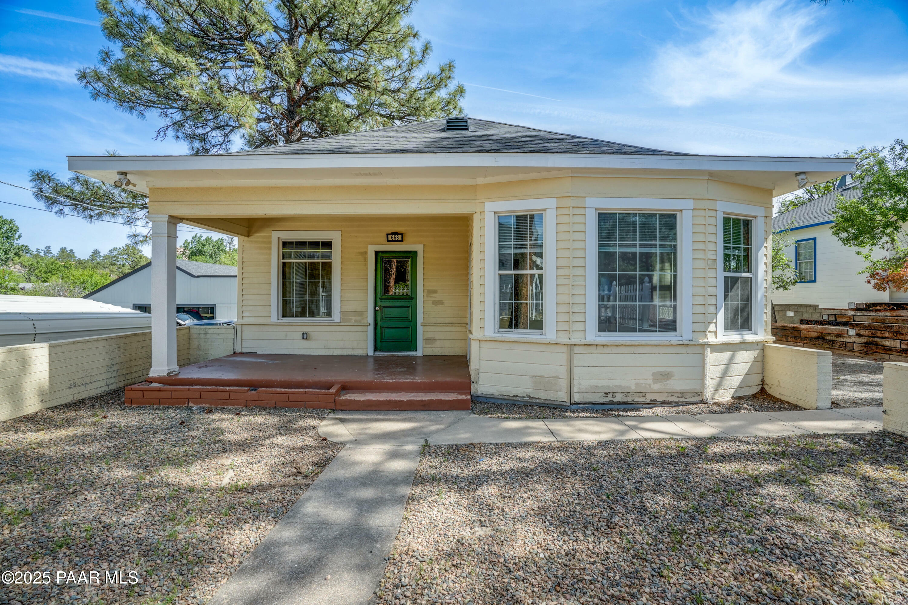 Property Photo: 658 W Gurley Street AZ 86305