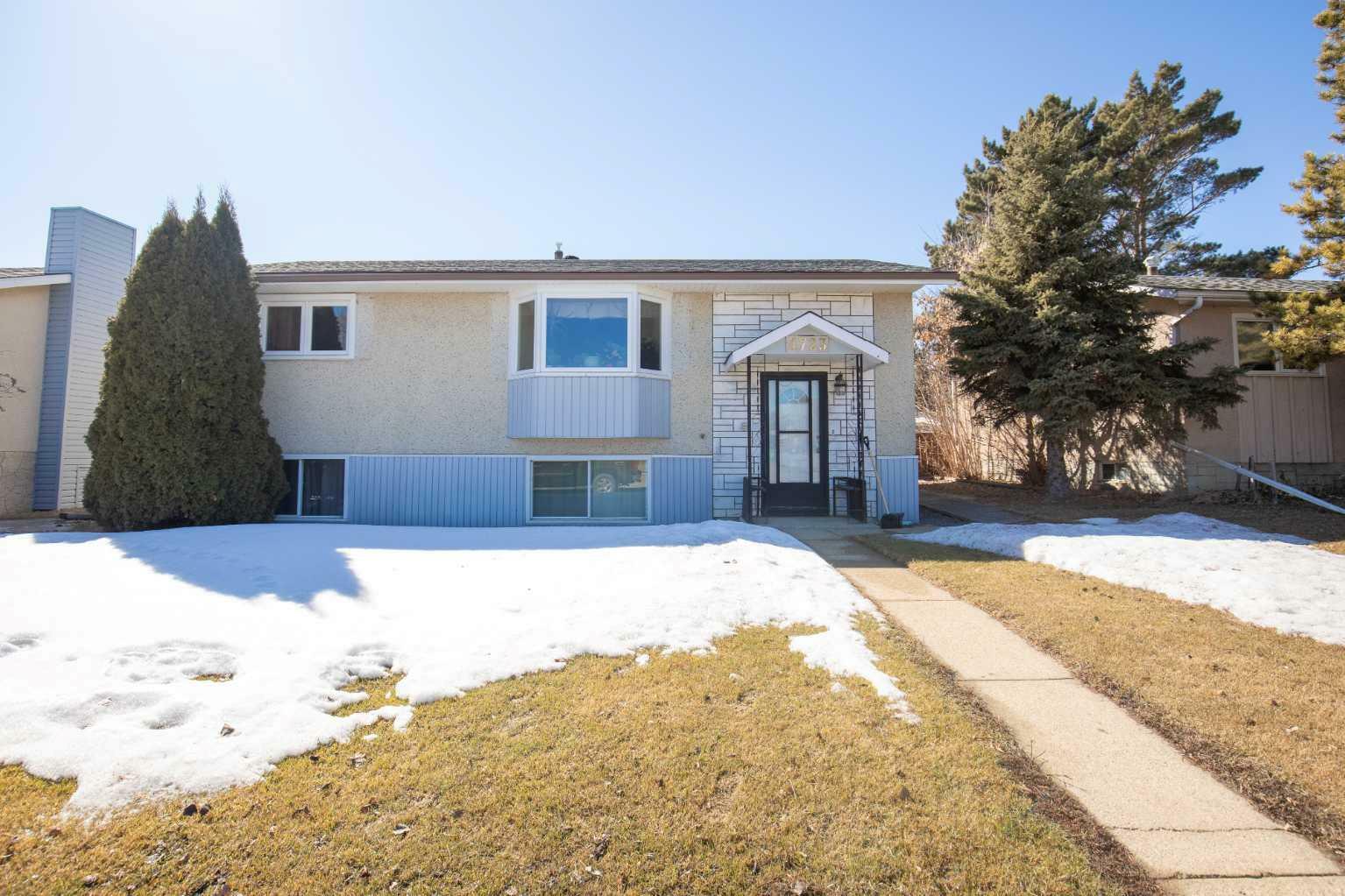 Property Photo: 4723 47 Avenue AB T4L 1T9