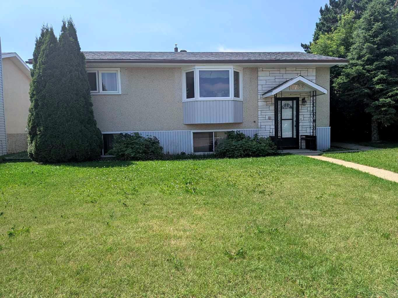 Property Photo: 4723 47 Avenue AB T4L 1T9