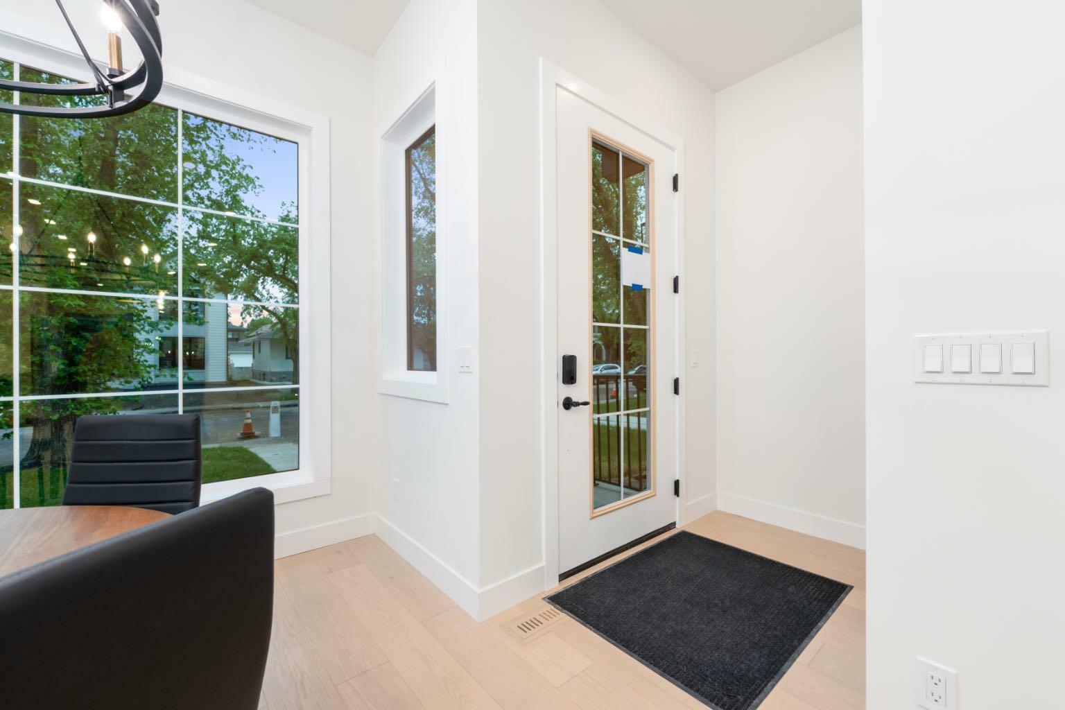 Property Photo:  2522 4 Avenue NW  AB T2N 0P4 