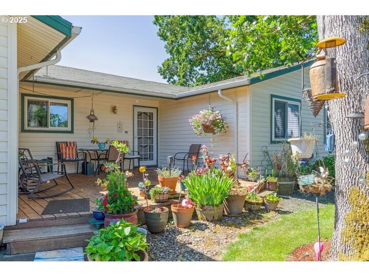 Property Photo: 887 Oxen Ct SE OR 97317