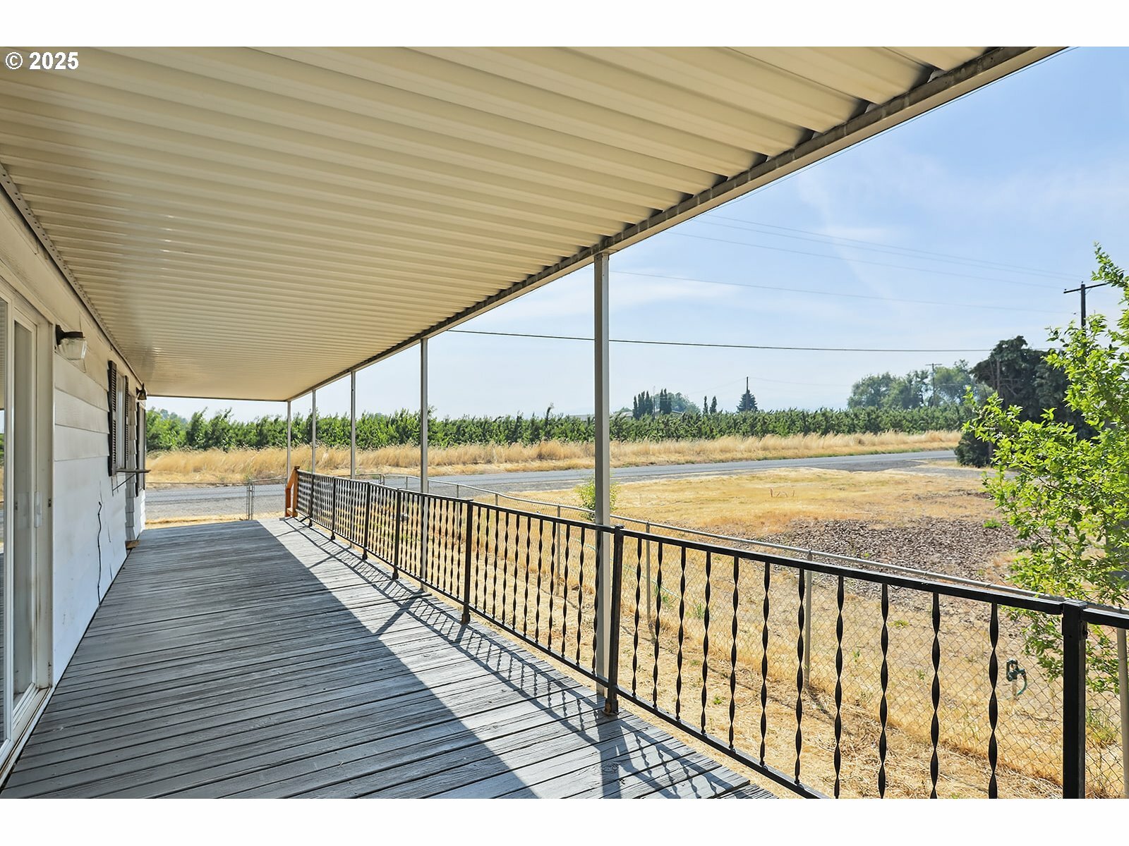 Property Photo: 1013 Dallesport Rd WA 98617