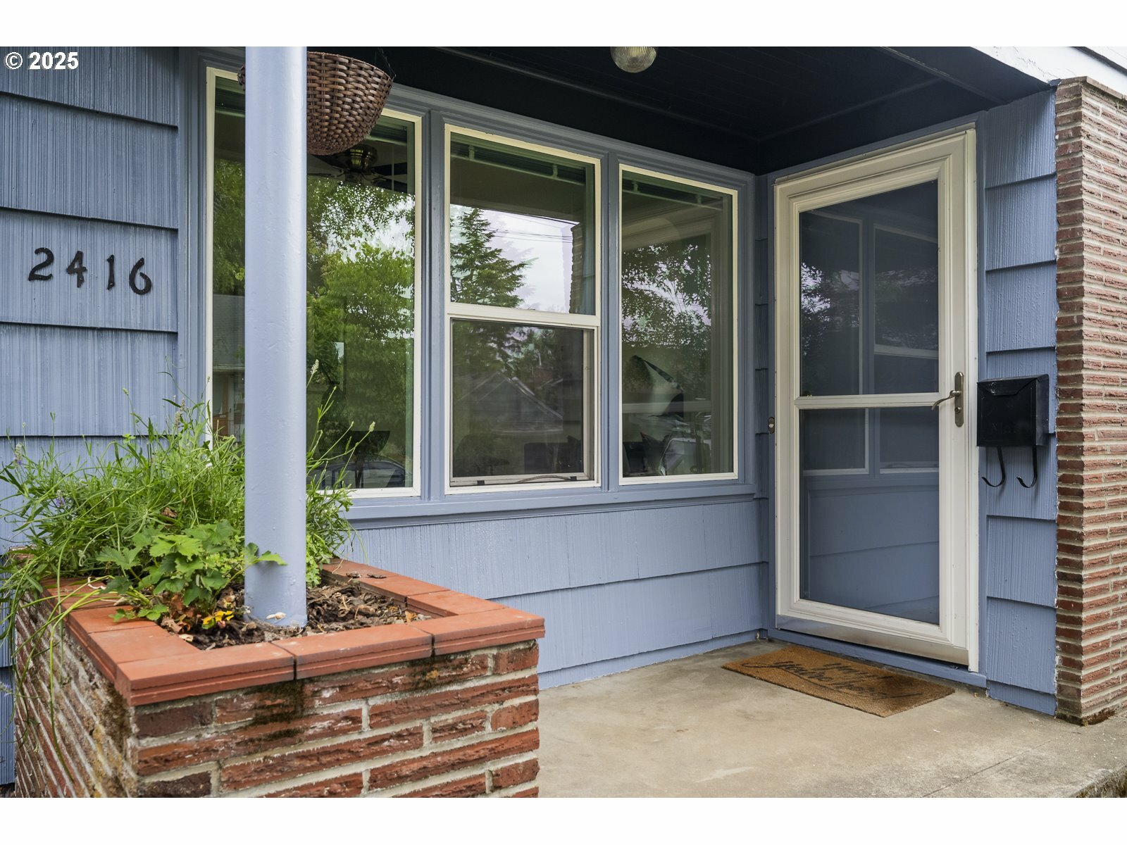 Property Photo:  2416 SE 60th Ave  OR 97206 