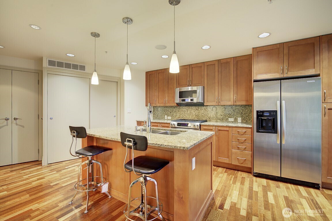 Property Photo:  10650 NE 9th Place 1227  WA 98004 
