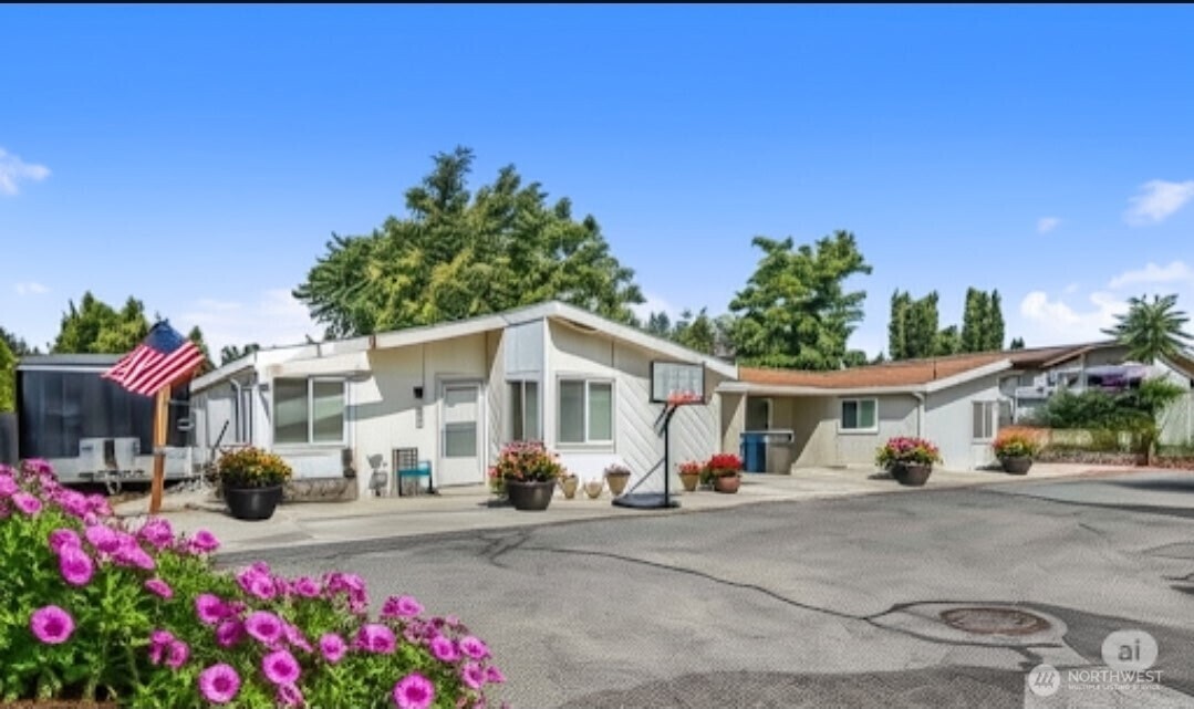 322 N Kentucky A&B  East Wenatchee WA 98802 photo