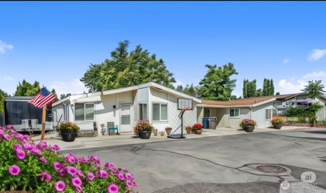 Property Photo: 322 N Kentucky A&B WA 98802