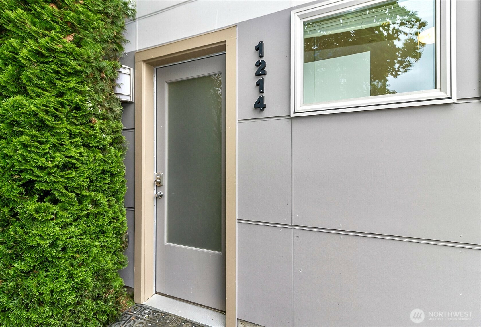 Property Photo: 1214 N Northgate Way WA 98133