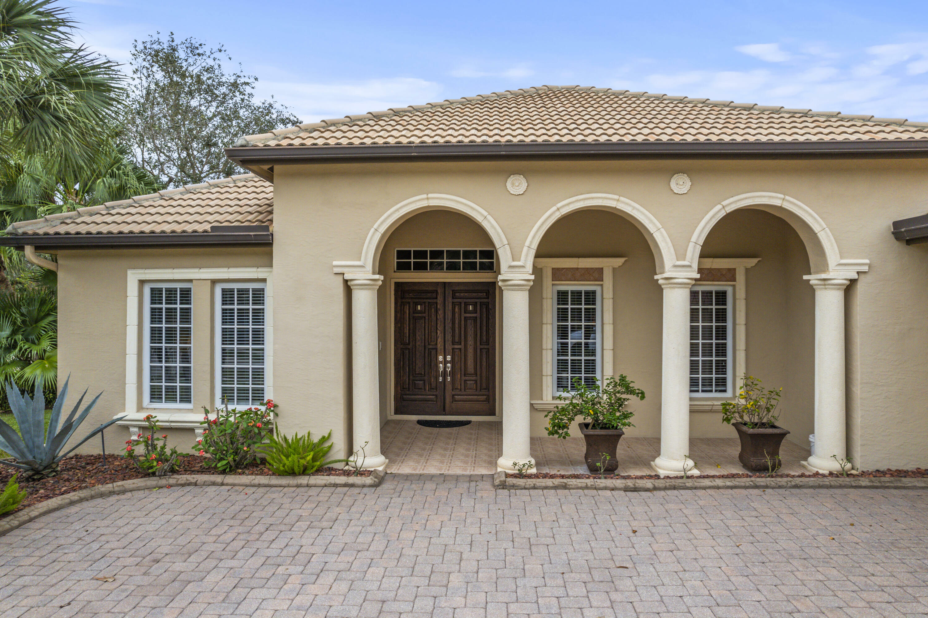 Property Photo: 801 SW Classico Court FL 34986