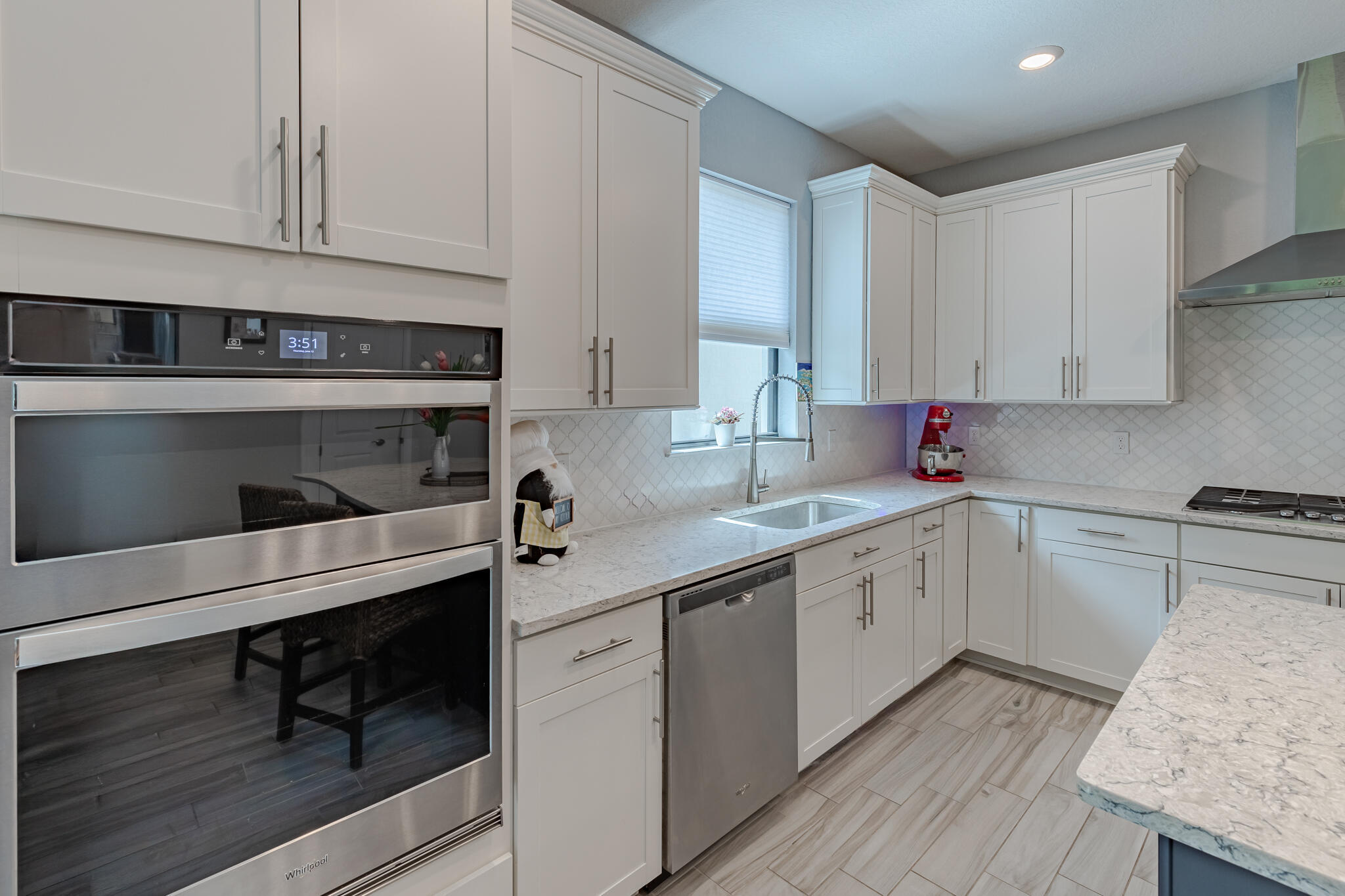 Property Photo: 548 SE Villandry Way FL 34984