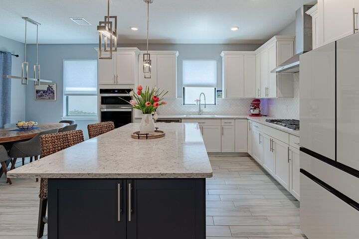 Property Photo: 548 SE Villandry Way FL 34984
