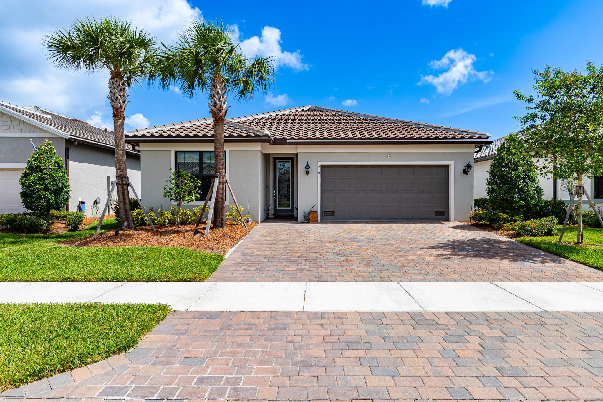 Property Photo: 519 SE Villandry Way FL 34984