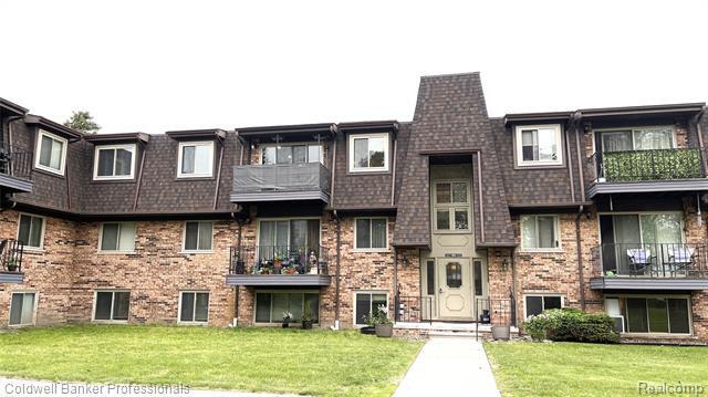 530 Riviera Drive  St. Clair Shores MI 48080 photo