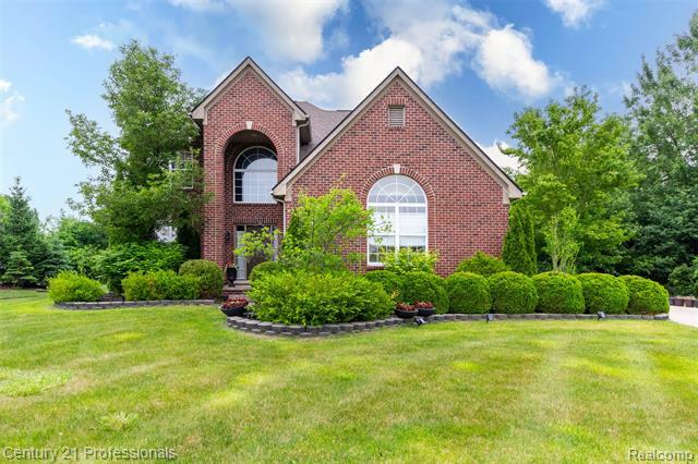 Property Photo: 23640 Woodside Court MI 48178