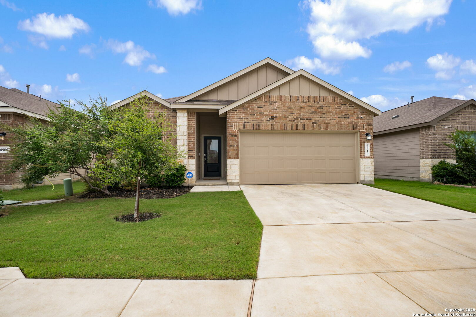 6910 Pail Place  San Antonio TX 78252 photo
