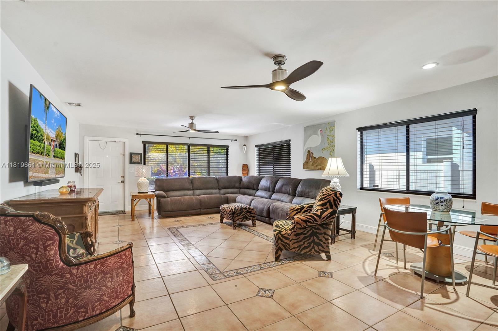 Property Photo: 1911 Dewey St FL 33020