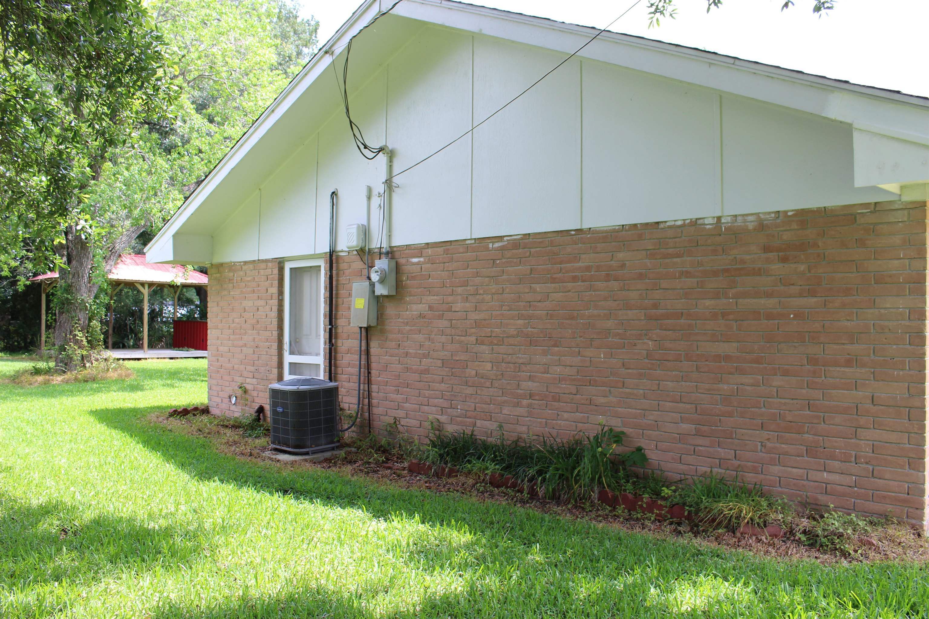 Property Photo: 619 Carolyn Street TX 77665