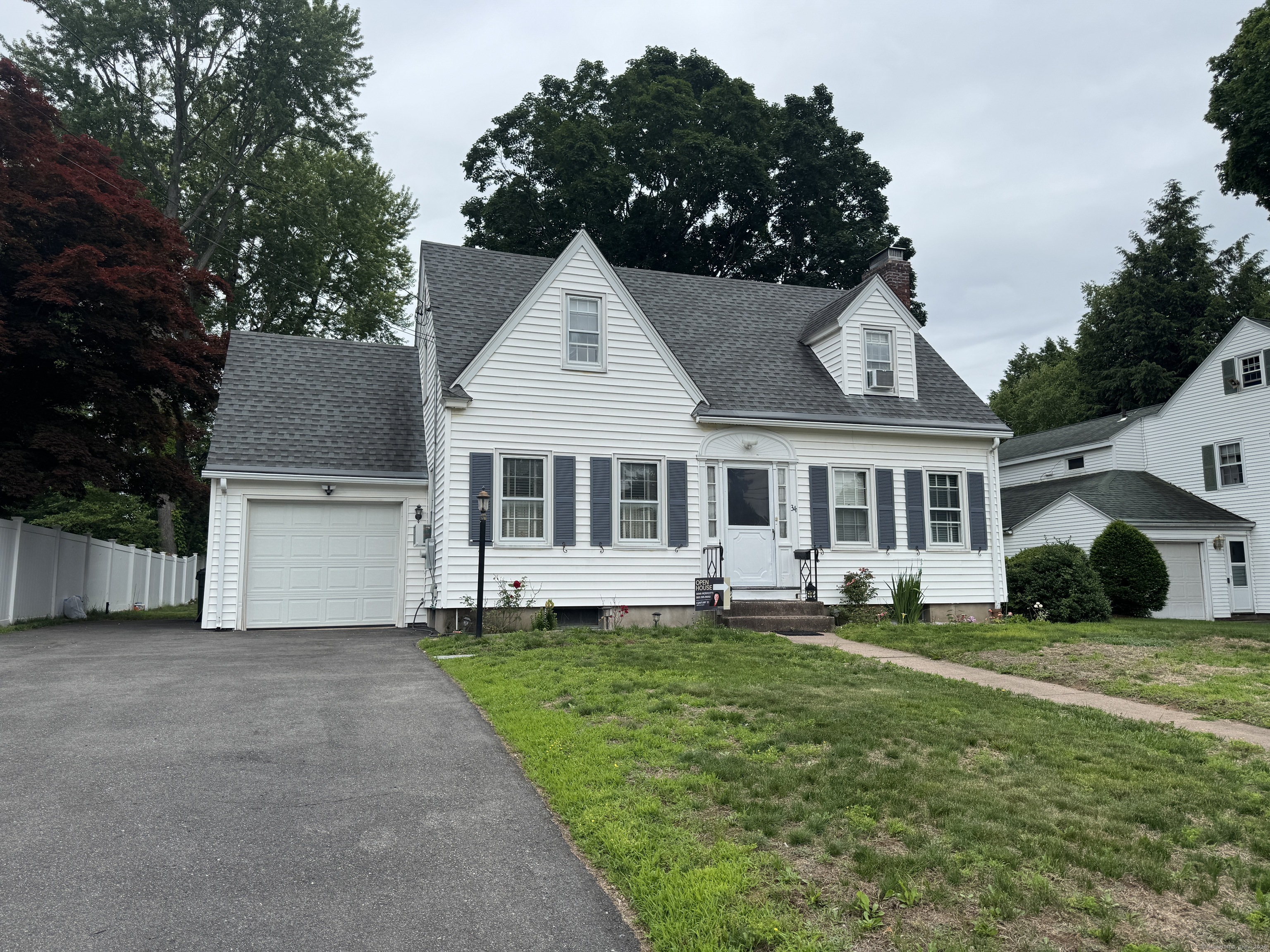 Property Photo: 34 Knollwood Road CT 06110