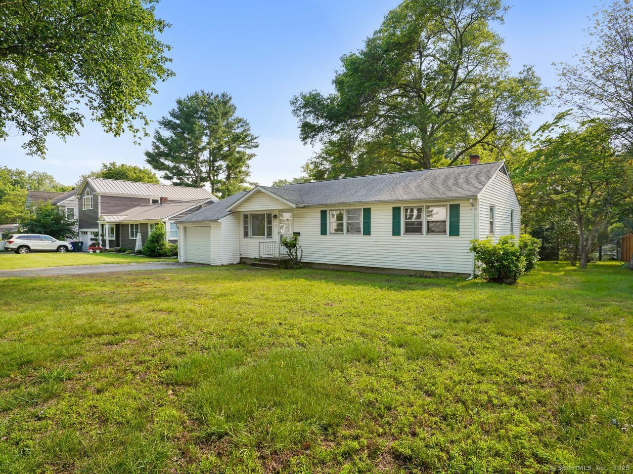 Property Photo: 1331 Mill Plain Road CT 06824