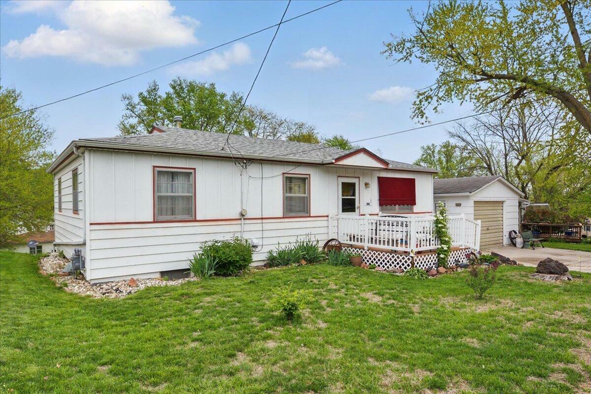 Property Photo: 204 W Florence Avenue IA 51534