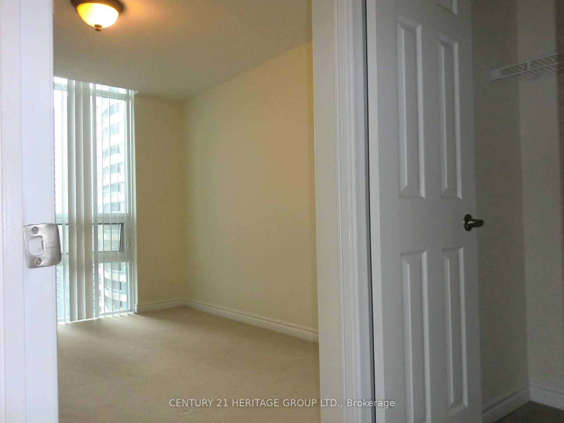 Property Photo: 35 Hollywood Avenue 2309 ON M2N 0A9