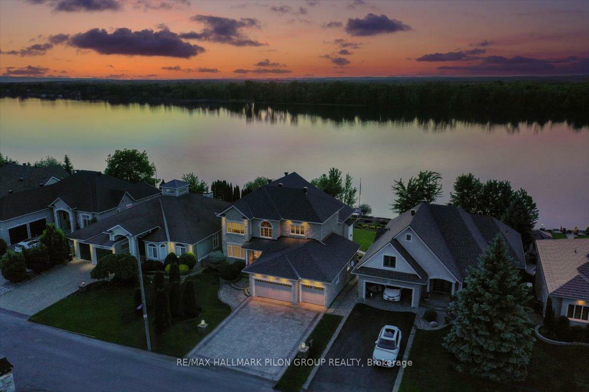 Property Photo: 6373 Radisson Way ON K1C 2Z9