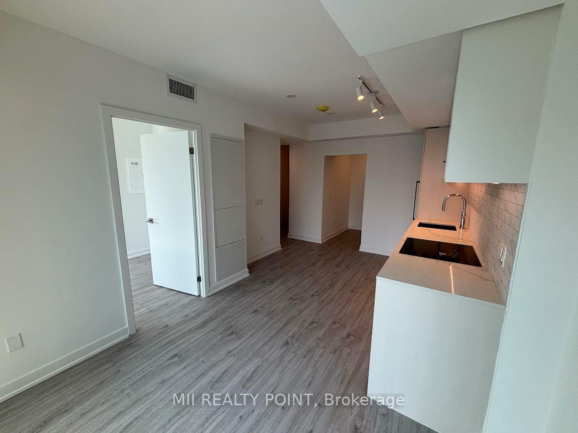 Property Photo: 252 Church Street W 2312 ON M5B 1Z2