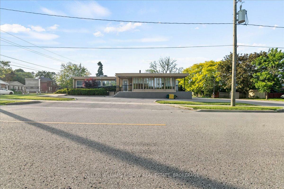 Photo de la propriété: 619 Brock Street S ON L1N 4L1