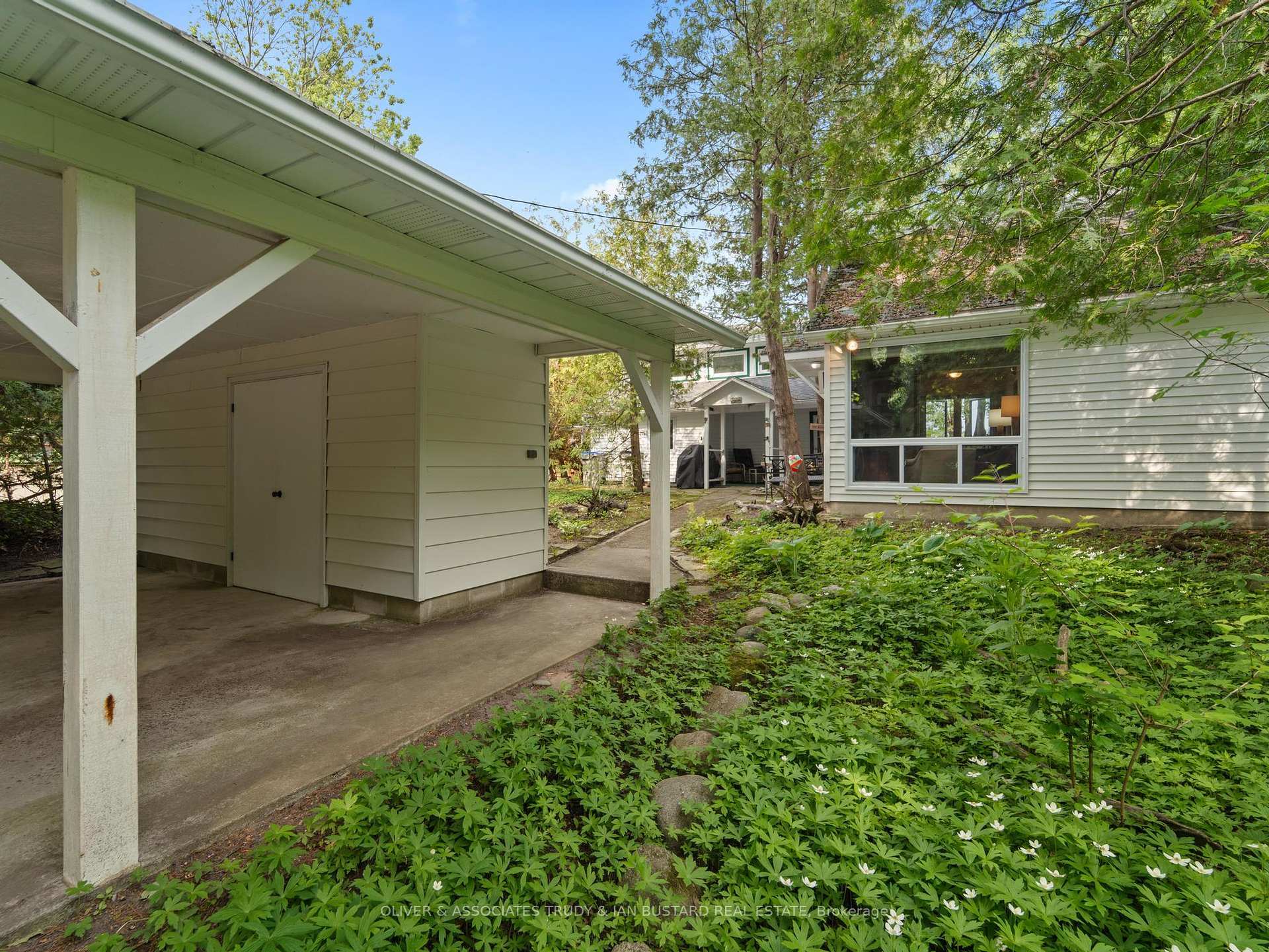 Property Photo: 33 Lakeshore Drive ON N0M 1T0