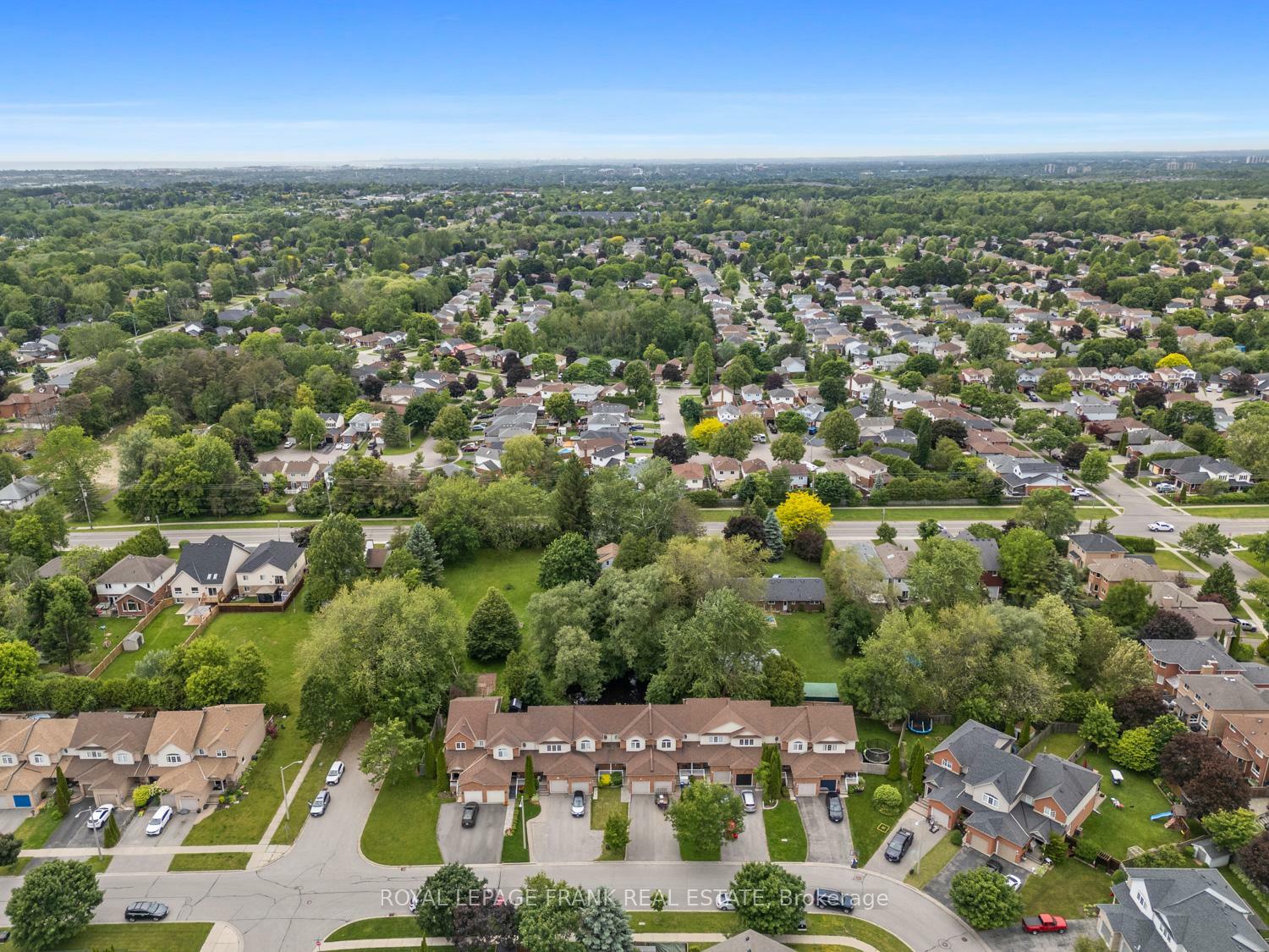 Photo de la propriété: 88 Richfield Square ON L1E 3G4