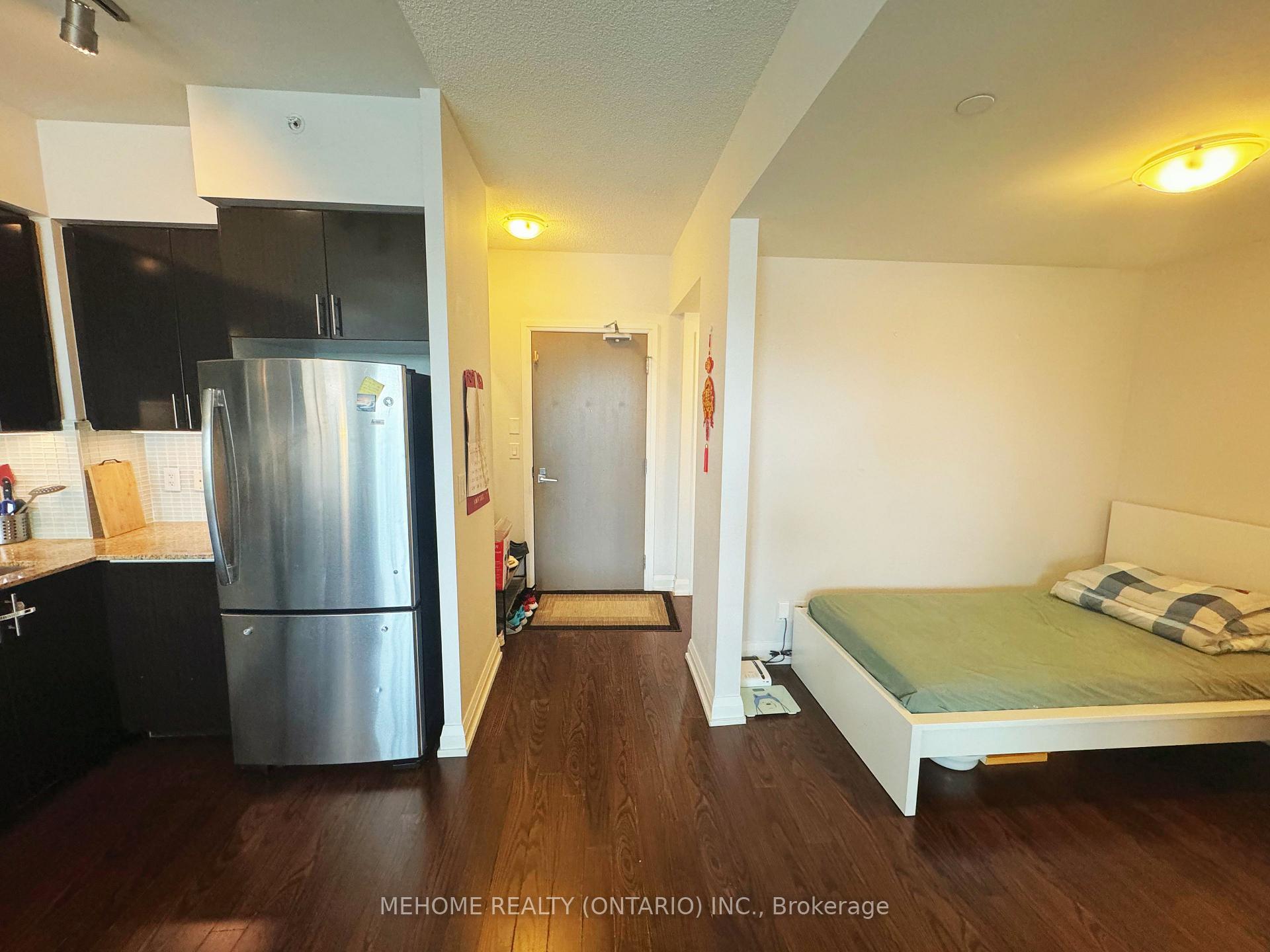Property Photo: 7167 Yonge Street 201 ON L3T 0E1