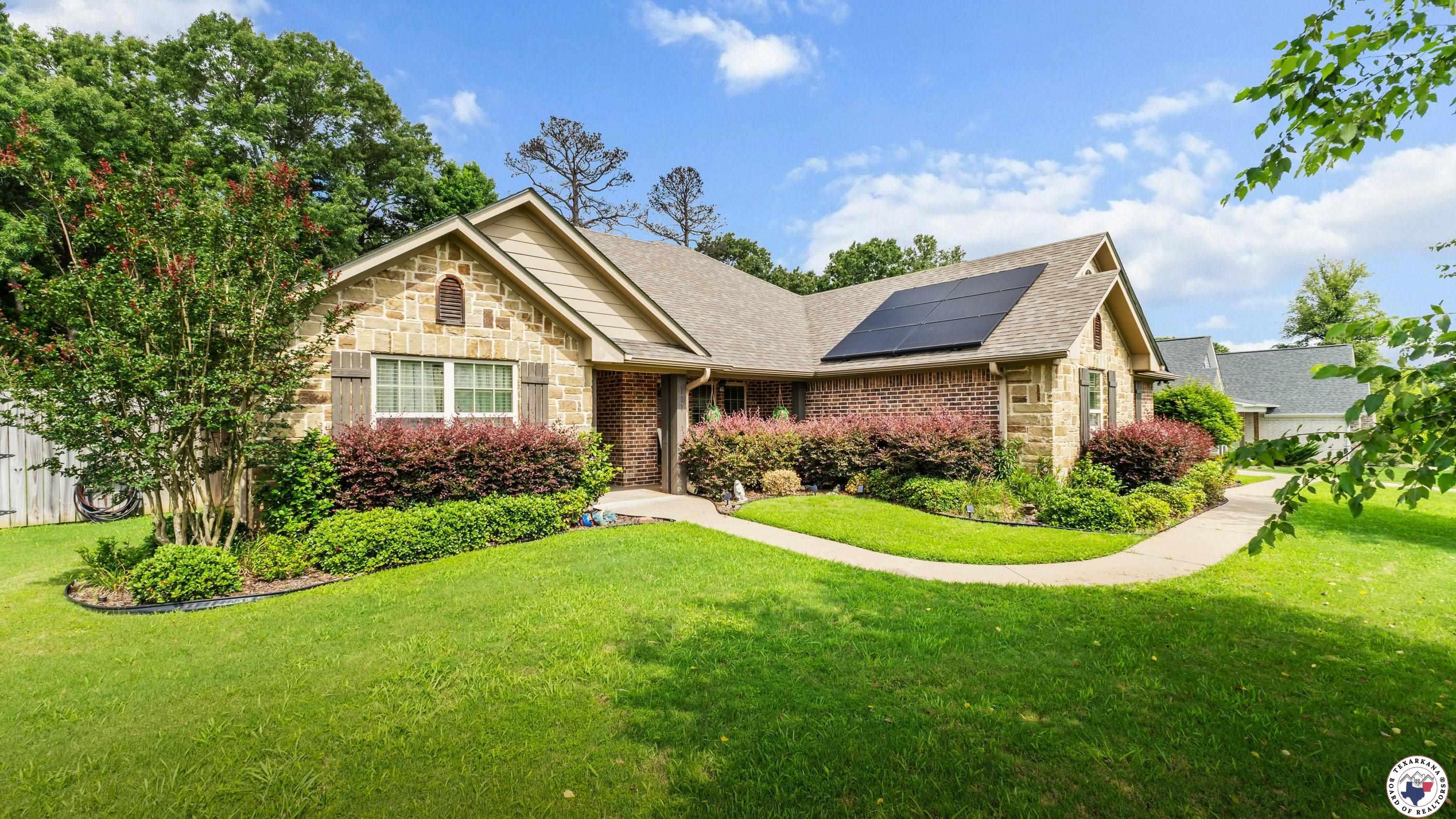 Property Photo: 111 Silverhill Dr TX 75503