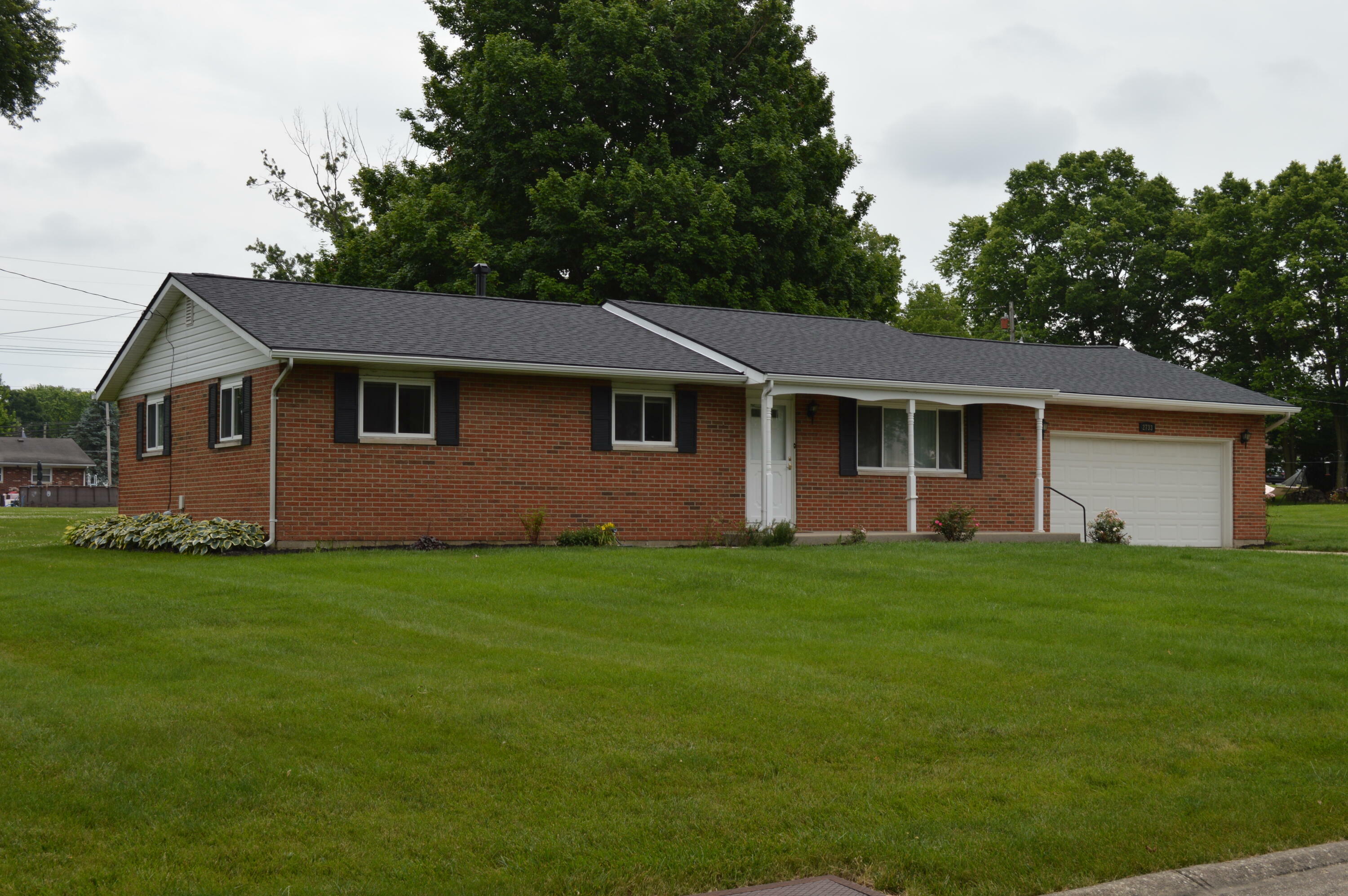 Property Photo: 2733 Rosewood Drive OH 45373