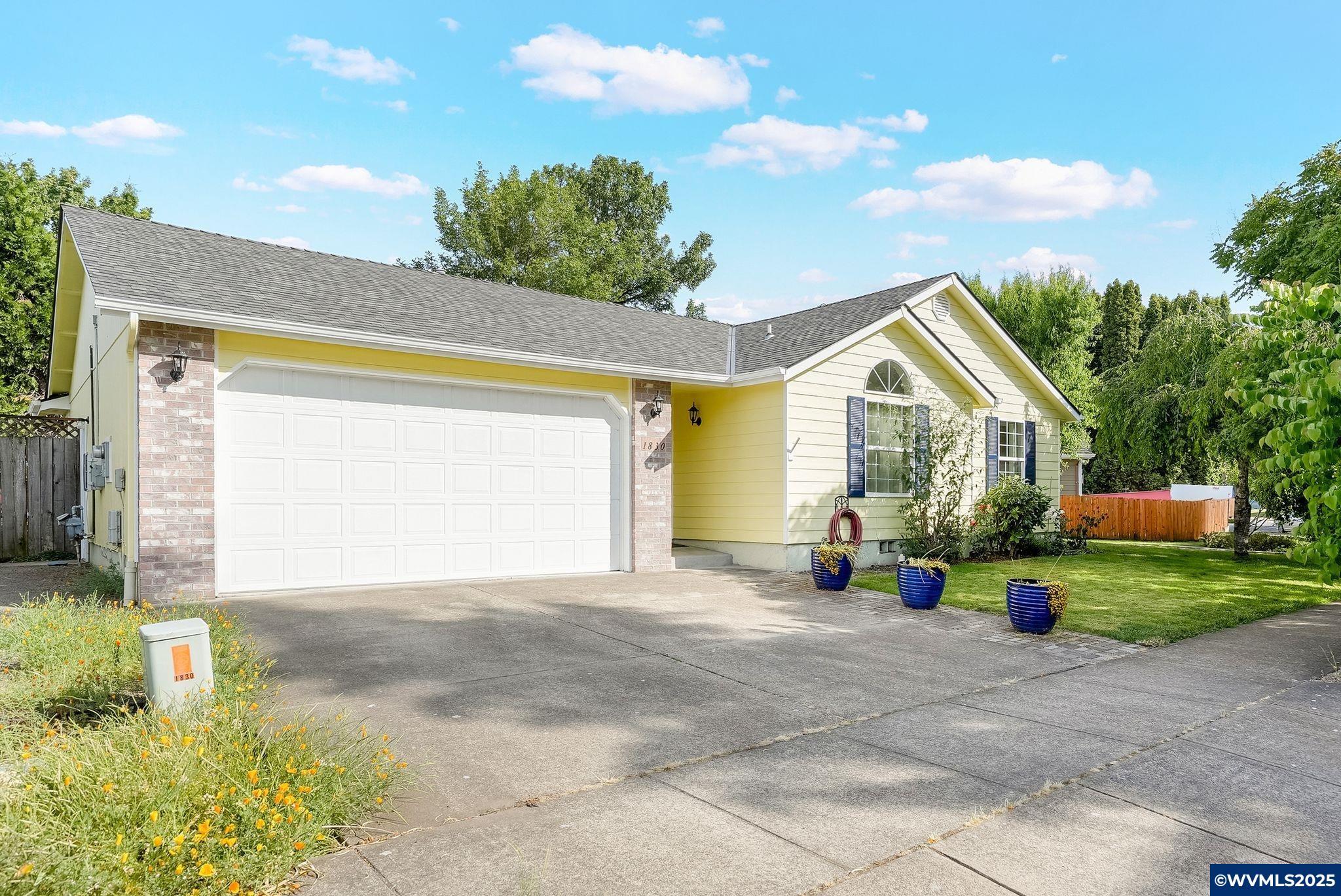 Property Photo: 1830 Plateau St NE OR 97305