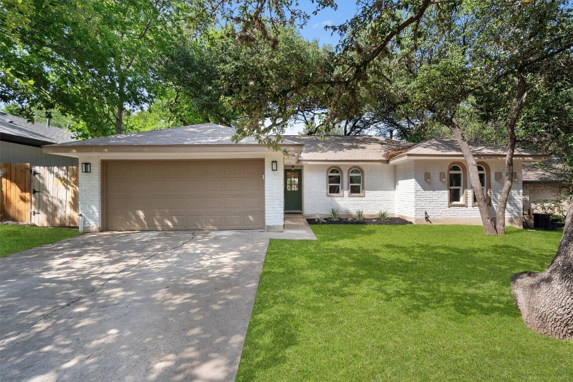 Property Photo:  902 Acorn Oaks Drive  TX 78745 