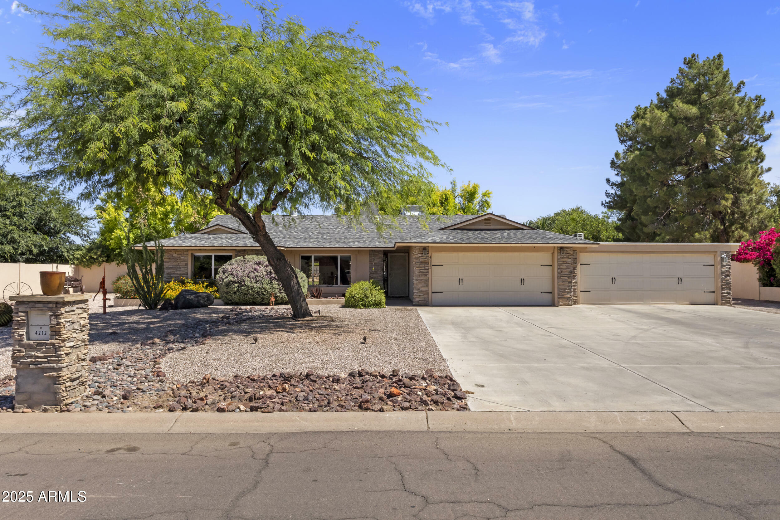 Property Photo: 4212 W Tierra Buena Lane AZ 85053