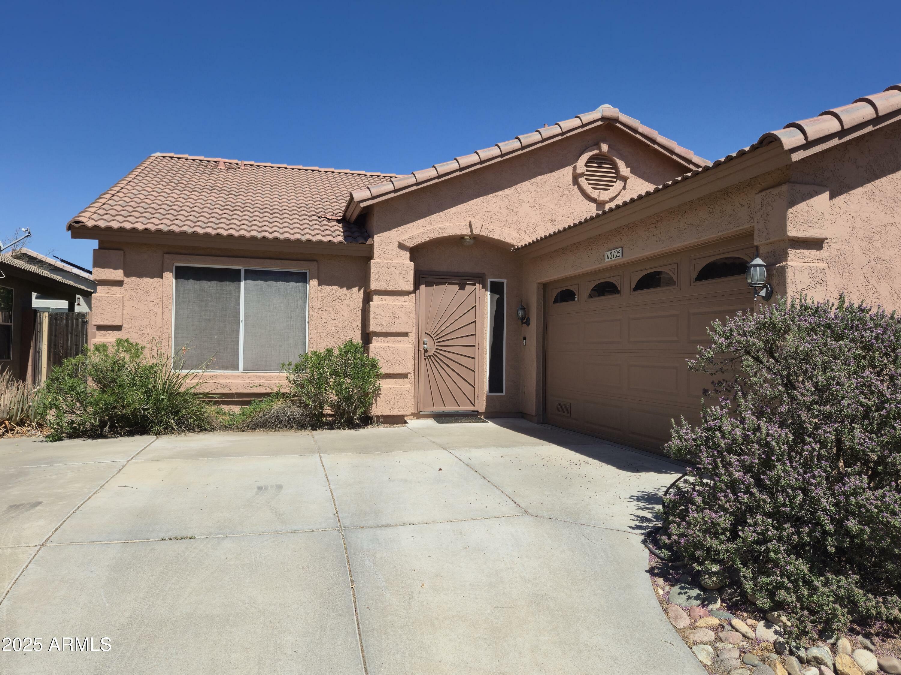Property Photo: 2125 E Danbury Road AZ 85022