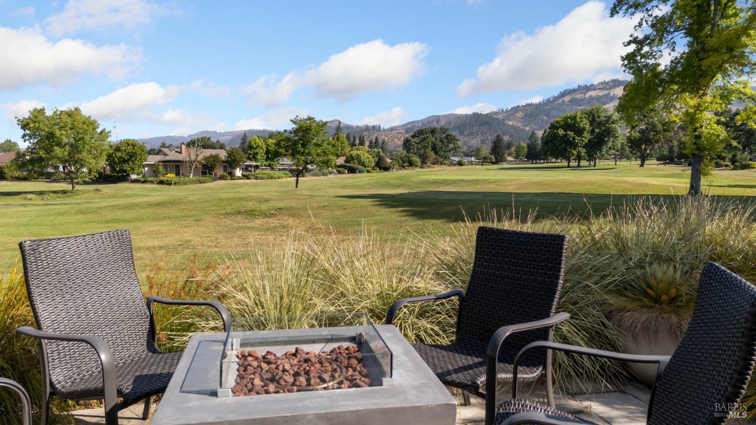 Property Photo: 333 Oak Leaf Circle CA 95409