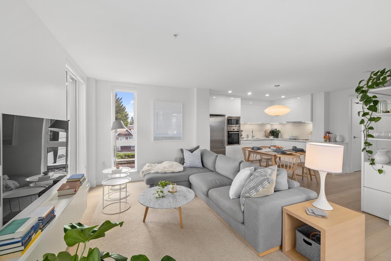 Property Photo: 2239 W 7th Avenue 402 BC V6K 1Y3