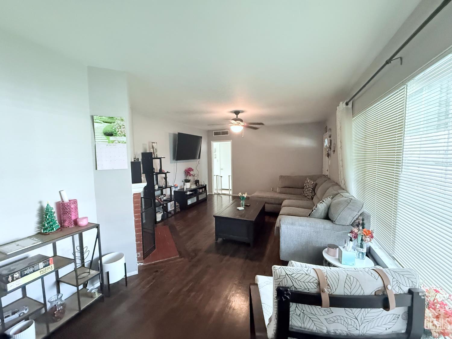 Property Photo:  615 Cherokee Drive  CA 93309 
